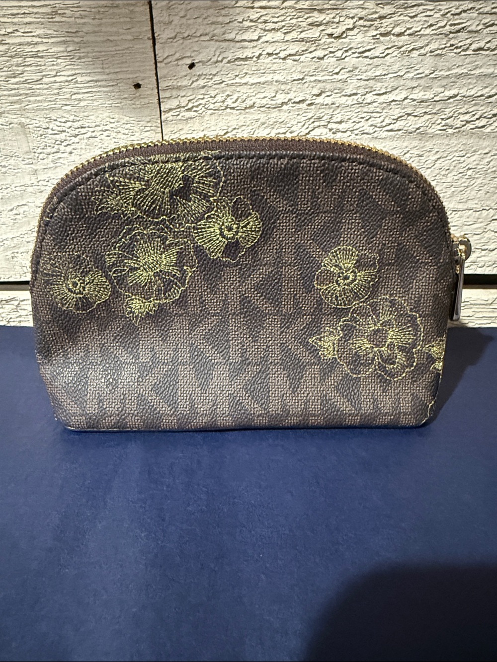Michael Kors Travel Bag - Picture 2 of 6